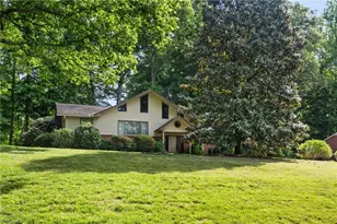 421 Flyntvalley Dr, Winston-Salem, NC 27104 - Photo 1