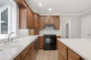 2025 Duckworth Ct, Winston-Salem, NC 27106 - Photo 8