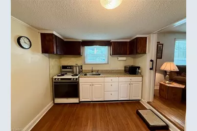 212 S 6th Avenue, Mayodan, NC 27027 - Photo 10