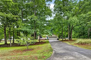 2387 Woodridge Dr, Asheboro, NC 27205 - Photo 2