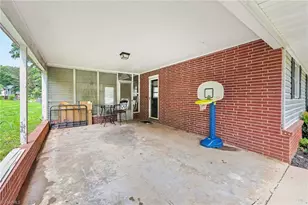 1263 Marlborough Ln, Winston-Salem, NC 27105 - Photo 4
