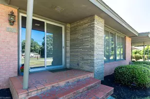 134 Maplewood Ave, Thomasville, NC 27360 - Photo 2