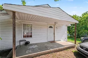 347 Foster St, Burlington, NC 27217 - Photo 2