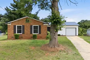 1031 Shea Ct, Winston-Salem, NC 27107 - Photo 2