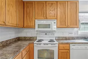 4902 Heritage Woods Ct, Greensboro, NC 27407 - Photo 10