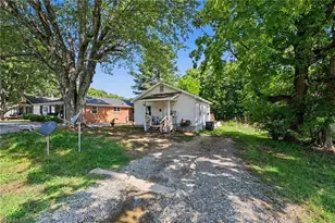 355 Foster St, Burlington, NC 27217 - Photo 2