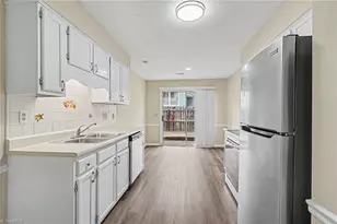 814 Guilford College Rd, Greensboro, NC 27409 - Photo 8