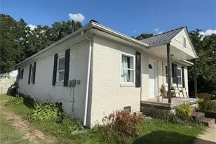 303 Aycock St, Thomasville, NC 27360 - Photo 2