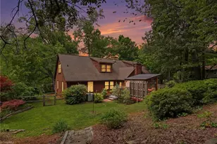 222 Shadowlawn Dr, Jamestown, NC 27282 - Photo 2