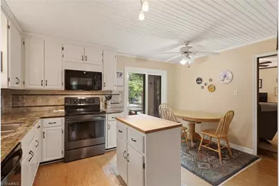 222 Shadowlawn Drive, Jamestown, NC 27282 - Photo 12