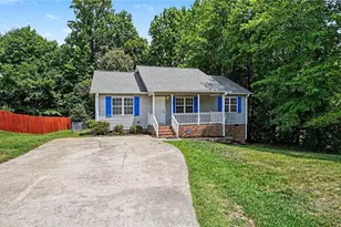 2 Leaf Ridge Ct, Thomasville, NC 27360 - Photo 2