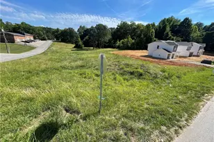 108 Longview St, Lexington, NC 27292 - Photo 1
