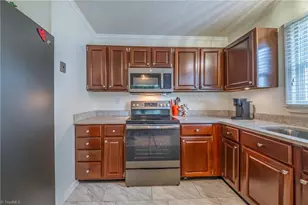 1029 Ridge Cove Ct, Winston-Salem, NC 27104 - Photo 6