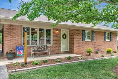 201 Oakwoods Lane, Wilkesboro, NC 28697 - Photo 2