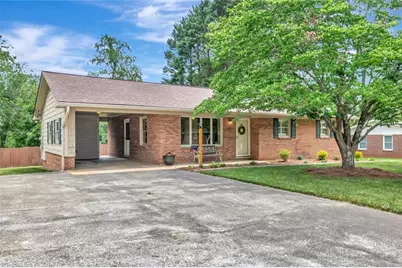 201 Oakwoods Lane, Wilkesboro, NC 28697 - Photo 2