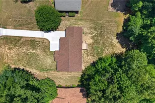 4218 Farlow Dr, Greensboro, NC 27406 - Photo 2