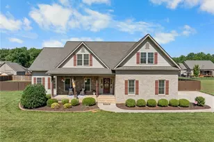 242 Deerwood Dr, Lexington, NC 27295 - Photo 2