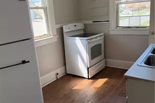 202 W Holt St, Burlington, NC 27217 - Photo 8