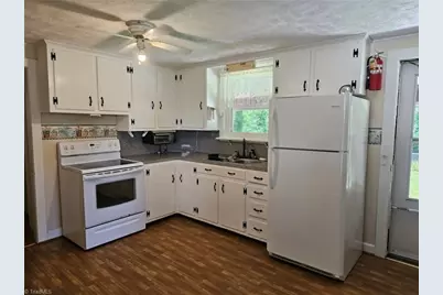 226 E Elm Street, Mount Airy, NC 27030 - Photo 4