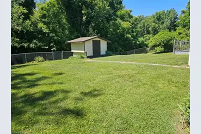 226 E Elm Street, Mount Airy, NC 27030 - Photo 6