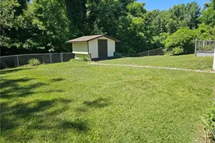 226 E Elm St, Mount Airy, NC 27030 - Photo 6