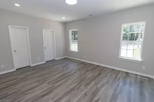1329 Belleauwood St, Winston-Salem, NC 27107 - Photo 10