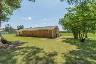 3035 Plantation Rd, Winston-Salem, NC 27105 - Photo 2