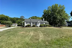305 Laurel Hill Dr, Burlington, NC 27215 - Photo 2