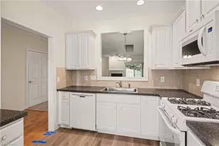 4261 Lumsden Ln, High Point, NC 27265 - Photo 12