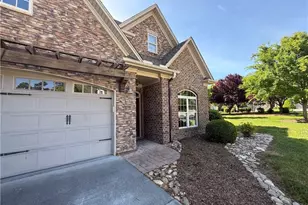 1476 Neville Gardens Ln, Winston-Salem, NC 27103 - Photo 4
