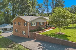 350 Laurelwood Dr, Wilkesboro, NC 28697 - Photo 2