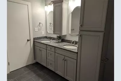 4220 Hollowoak Court, Winston-Salem, NC 27104 - Photo 18