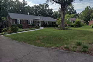 170 Queens Ct, Clemmons, NC 27012 - Photo 2