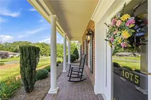 1075 Foothills Dr, Kernersville, NC 27284 - Photo 4