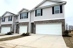 1310 Broholmer Ln, Greensboro, NC 27405 - Photo 2