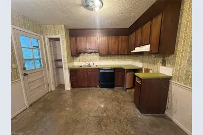 1674 Village Place, Winston-Salem, NC 27127 - Photo 10