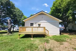 121 W Elm St, Yadkinville, NC 27055 - Photo 14