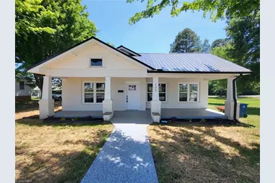 121 W Elm Street, Yadkinville, NC 27055 - Photo 2