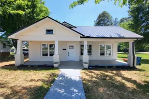 121 W Elm St, Yadkinville, NC 27055 - Photo 2