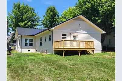 121 W Elm Street, Yadkinville, NC 27055 - Photo 6
