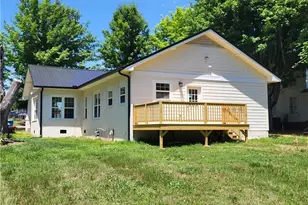 121 W Elm St, Yadkinville, NC 27055 - Photo 6