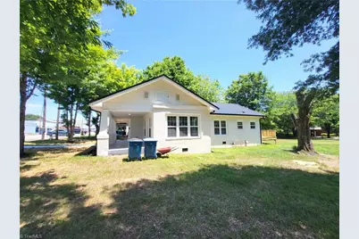 121 W Elm Street, Yadkinville, NC 27055 - Photo 4