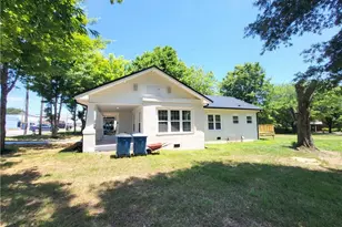 121 W Elm St, Yadkinville, NC 27055 - Photo 4