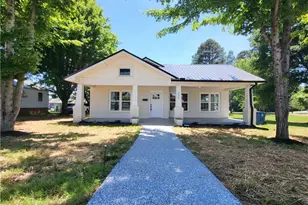 121 W Elm St, Yadkinville, NC 27055 - Photo 12