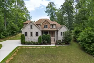 5414 Rambling Rd, Greensboro, NC 27409 - Photo 2