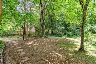 1210 Pembroke Rd, Greensboro, NC 27408 - Photo 36