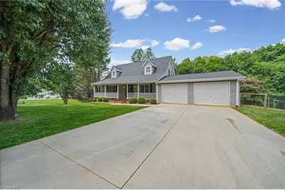 310 Yale Street, North Wilkesboro, NC 28659 - Photo 2