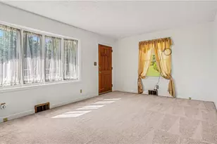 107 Hilltop Rd, Thomasville, NC 27360 - Photo 4