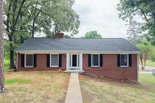 215 Raeford Ave, Lexington, NC 27292 - Photo 2