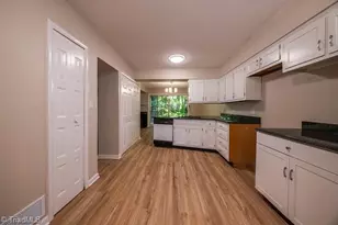 214 Lamplighter Cir, Winston-Salem, NC 27104 - Photo 10